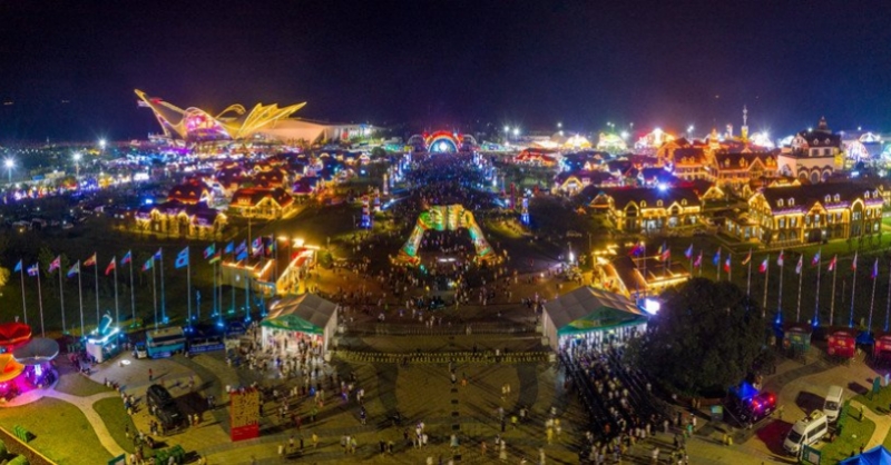 啤酒節(jié)開幕一周接待游客203.6萬人次，消費(fèi)啤酒859噸