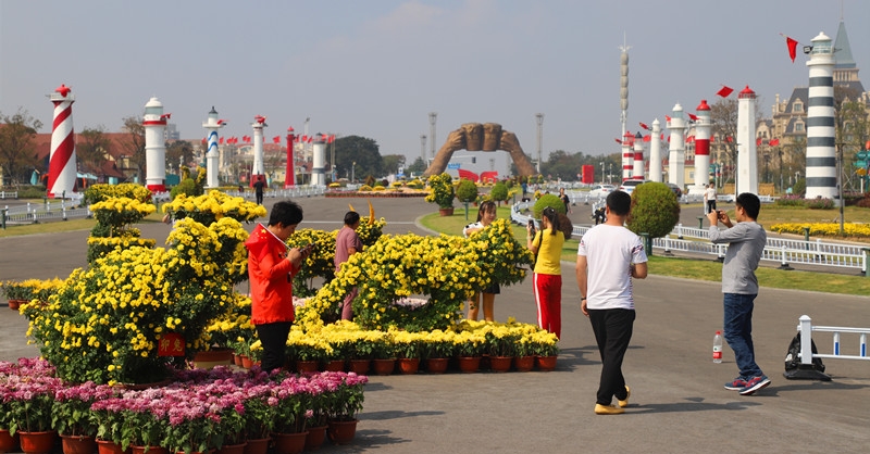 25.2萬游客國(guó)慶節(jié)暢游啤酒城